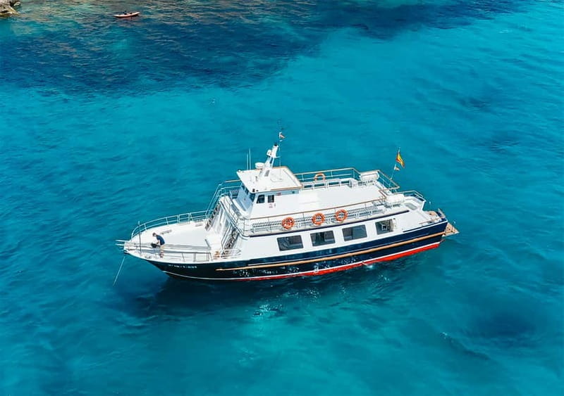 Mallorca: Palma Boat Tour & Snorkeling with Drink Included - Sailing toward Palma’s marine waters: the first cruise stretch