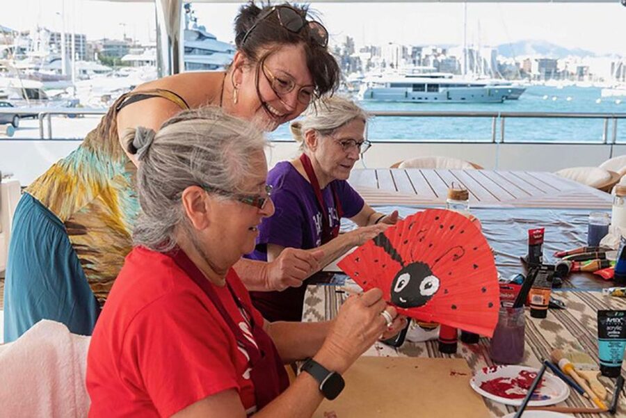 Mallorca/Porto Cristo: Design your own Spanish hand fan - Key things you’ll notice right away