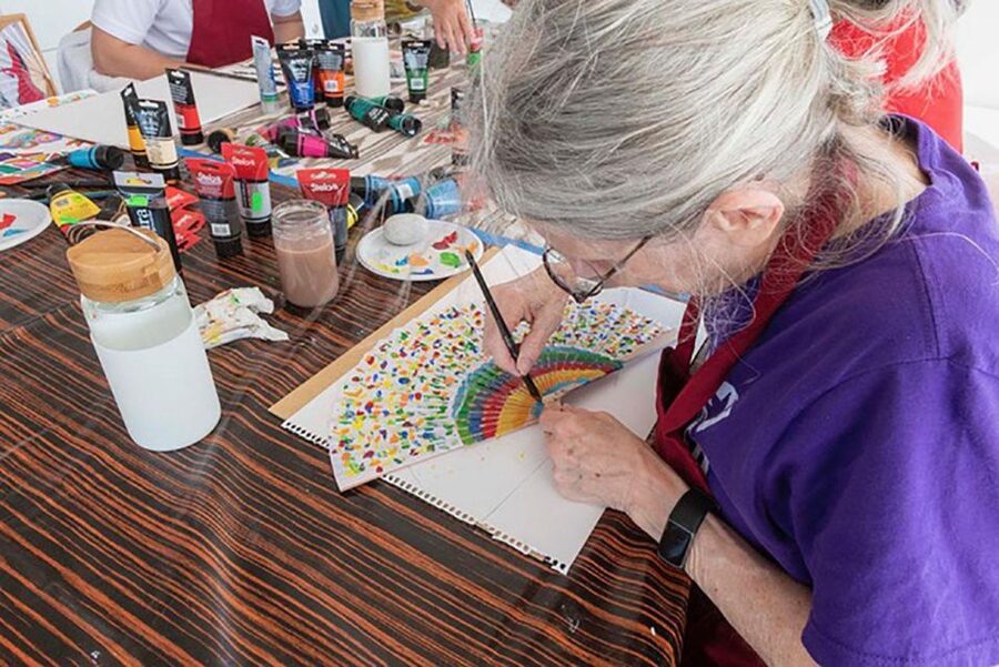 Mallorca/Porto Cristo: Design your own Spanish hand fan - The acrylic painting method that makes beginners look good