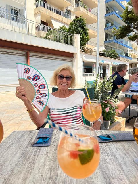 Mallorca/Porto Cristo: Design your own Spanish hand fan - What it feels like to paint in a small group