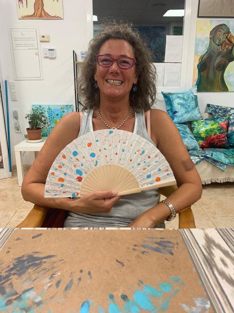 Mallorca/Porto Cristo: Design your own Spanish hand fan - Taking home a fan you can actually use