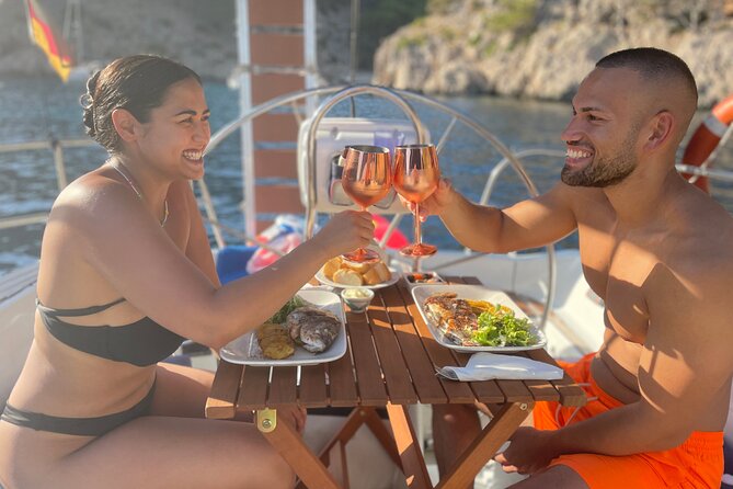 Mallorca sailing tour with tapas and wine - Tapas and Wine on Board, Why the Food Setup Matters