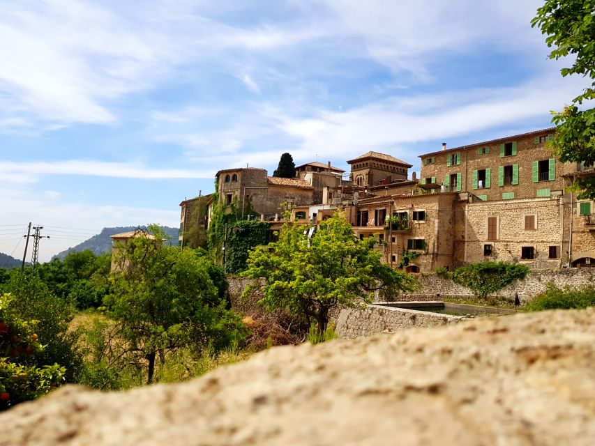 Mallorca: Soller Port and Valldemossa - Entering Valldemossa: The Guided Part That Makes the Town Click