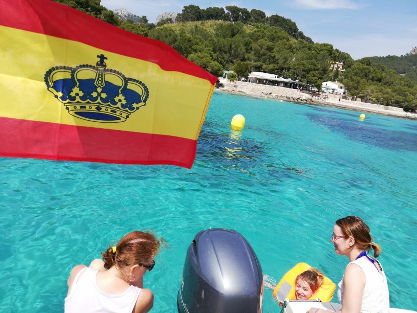 Mallorca : Speedboat, Snorkelling and Swimming Adventure - White sand, old hotel, and villas: why you’ll enjoy the shoreline scouting