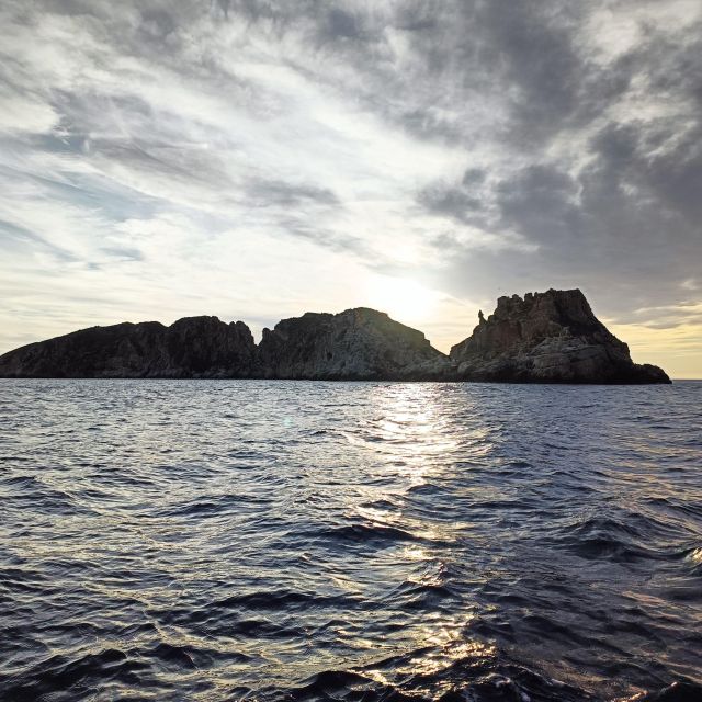 Mallorca: Sunset Eco charter experience - Aperitivo on Board: Snacks, Cava or Wine, and Soft Drinks