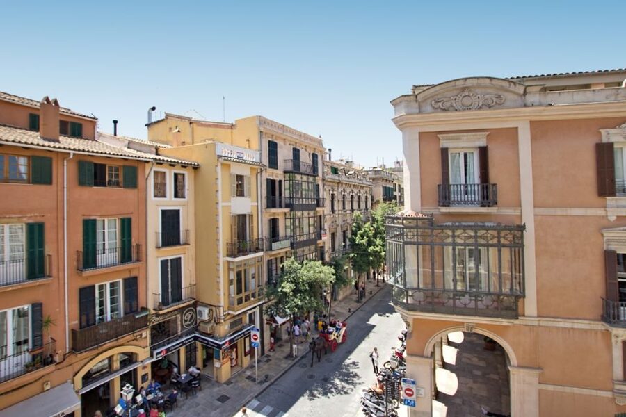 Mallorca: Transfer to Palma self-guided Tour - Morning pickup: how to avoid the classic getting-on-the-bus stress