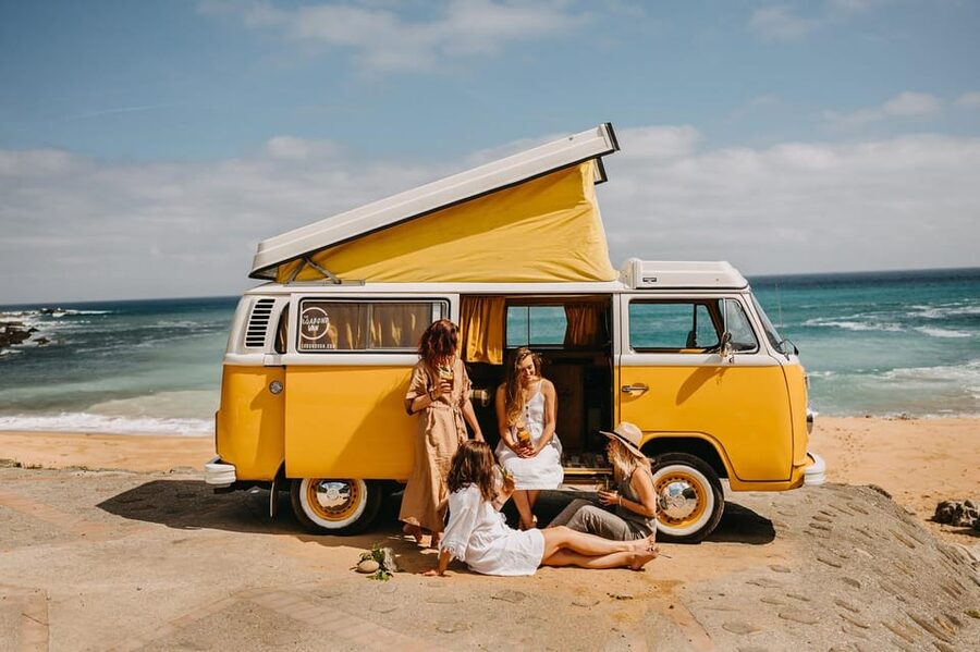 Mallorca: Vintage Sunset tour by the sea with a picnic - Vintage car cruising: the 25-minute ride that sets expectations