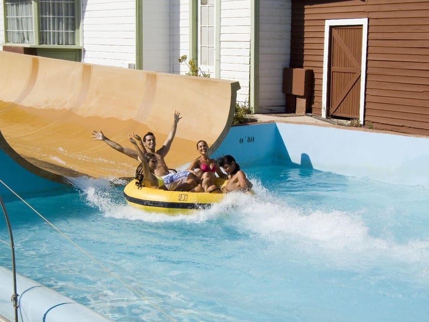 Mallorca: Western Waterpark Tickets with Transfer - Live entertainment: cowboy show, diving shows, and the falcon display