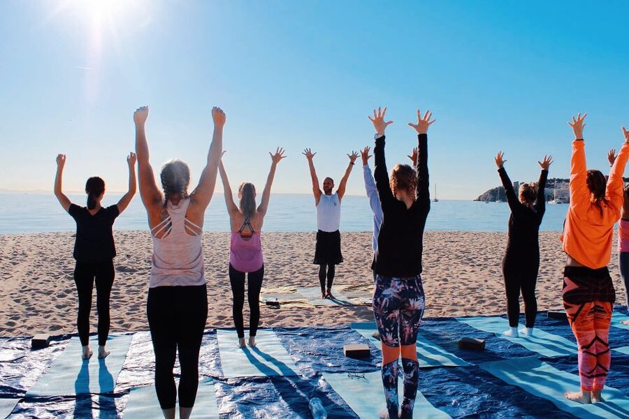 Mallorca: Yoga and Brunch on Palmanova Beach - Breathwork, alignment help, and why it feels safe
