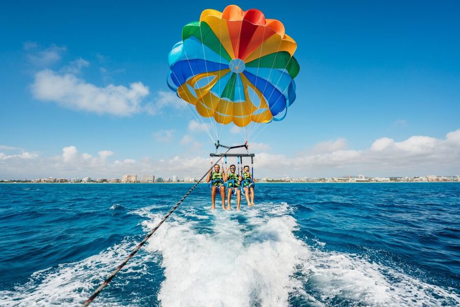 Palma Bay: Parasailing Experience - Sunset vs day flight: how to choose your timing