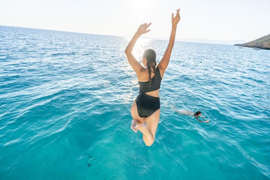 Palma: Catamaran Cruise with Swimming and Snorkelling - Getting the Best Seats and Photos on a Busy Day
