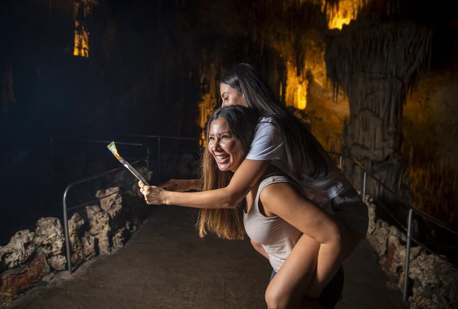 Palma: Caves of Drach Entrance, Music Concert, and Boat Trip - Practical tips to make your day smoother (and avoid the boat disappointment)