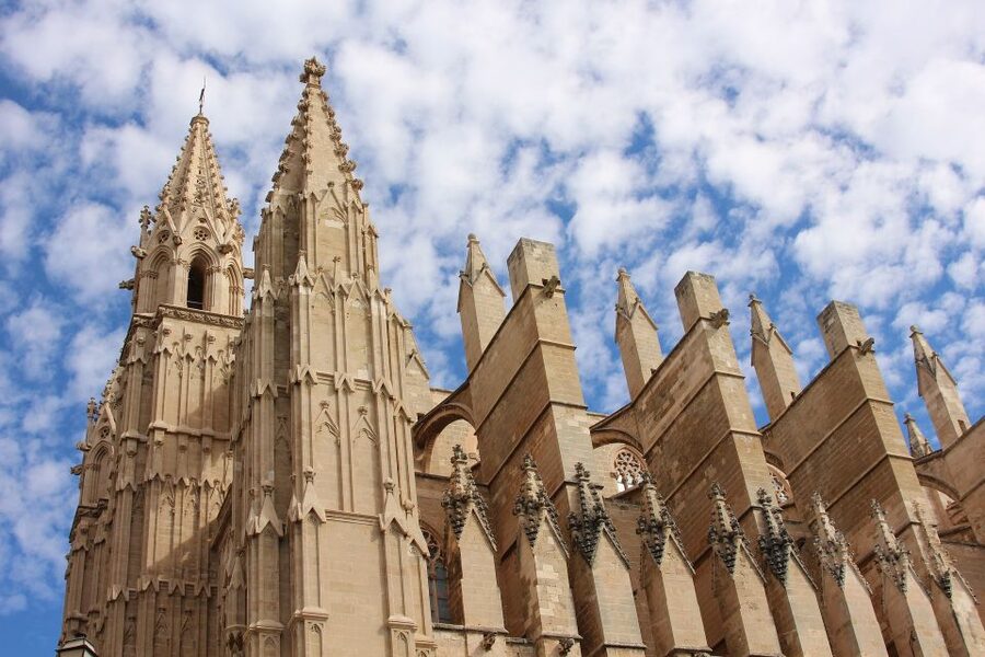 Palma: City, Cathedral and Valldemossa with pick up service - Palma First Stop: Getting Oriented in the Old Center