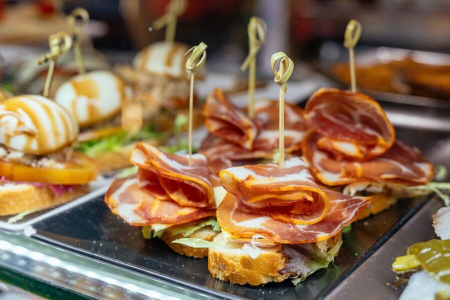 Palma de Mallorca: 10 Tastings Private Food Tour - How a private tasting tour helps you understand Palma fast