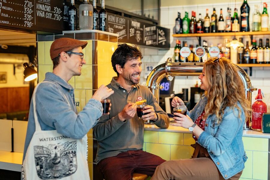 Palma de Mallorca: 10 Tastings Private Food Tour - Meeting at Hotel Hostal Cuba, then getting your bearings on foot