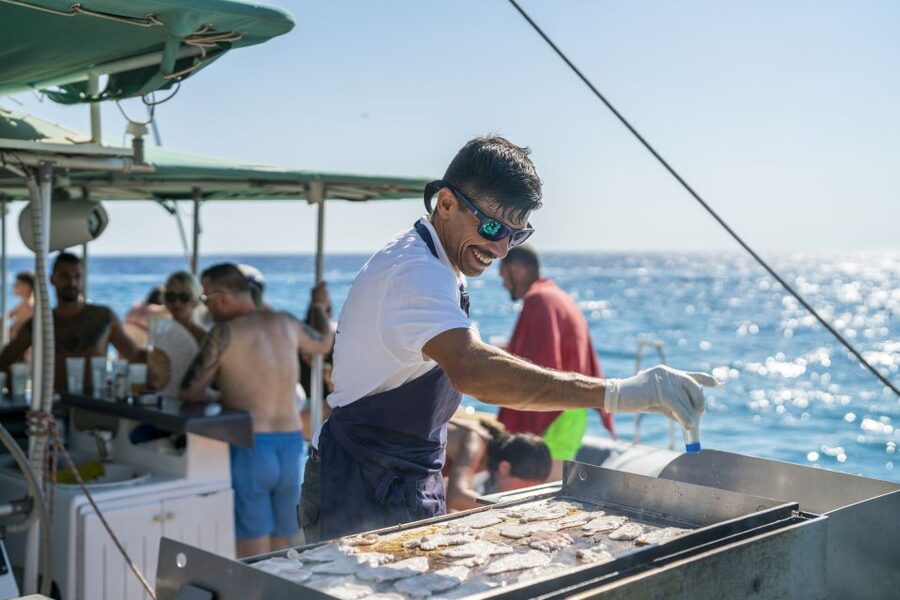 Palma de Mallorca: 5-Hour Catamaran Cruise with Lunch & Swim - Morning (10:00) vs Afternoon (3:30): Pick the Daylight You Want