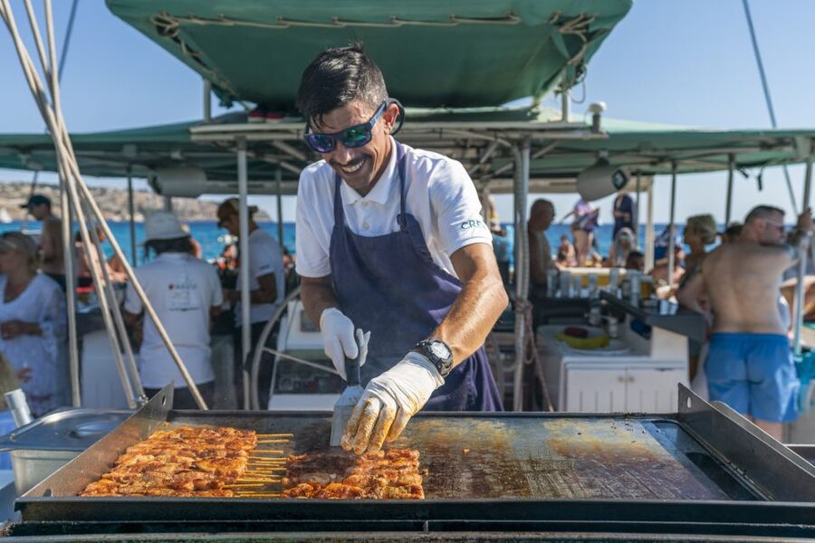 Palma de Mallorca: 5-Hour Catamaran Cruise with Lunch & Swim - The Crew and the Vibe: When Energy Actually Helps
