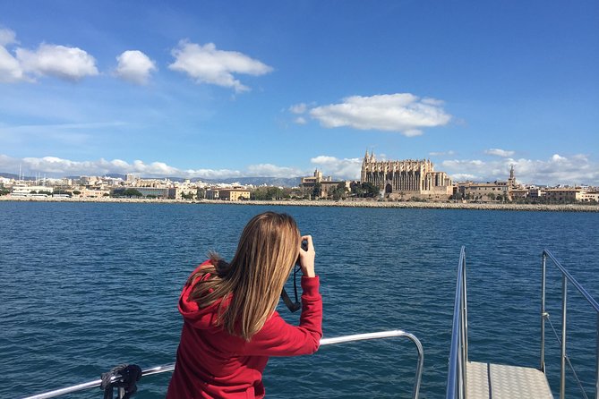 Palma de Mallorca Bay Boat Trip - Drinks, food, and what smart casual really means here