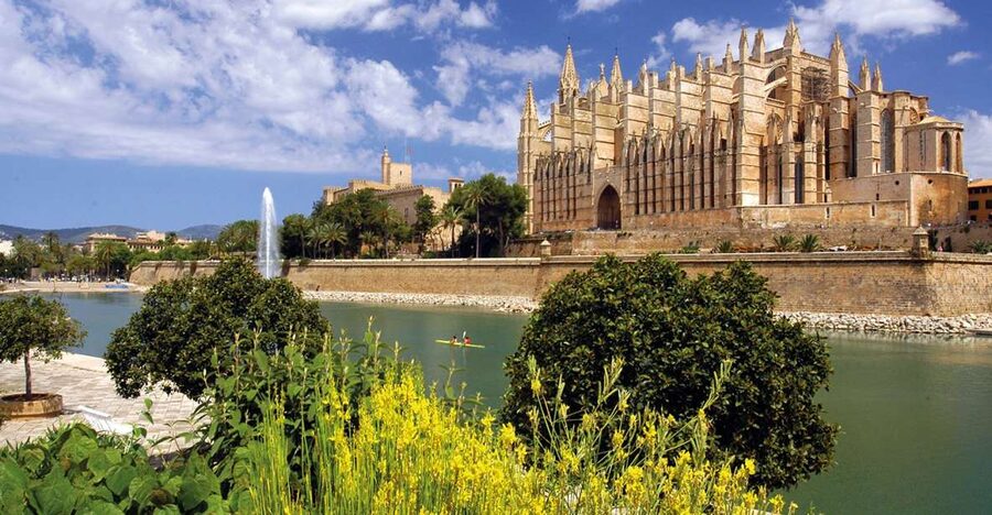 Palma de Mallorca: City Walking Tour with The Cathedral - Cathedral time: Gate Puerta Mayor to the Rose Window