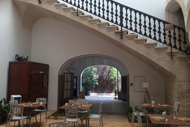 Palma de Mallorca Cultural and Foodie Tour - Scenic streets and historic palaces: your orientation shortcut
