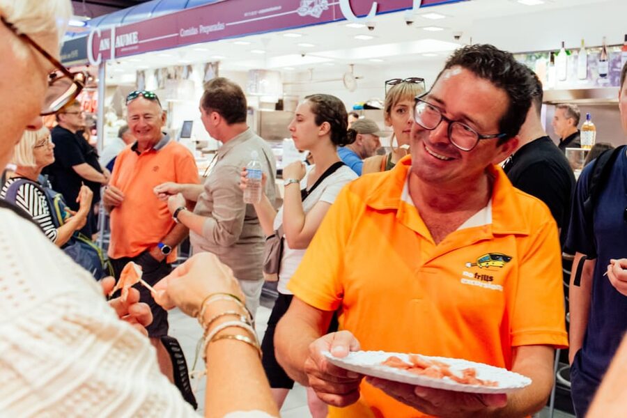 Palma de Mallorca: Foodie Walking Tour of the Old Town - Plaça del Cort and the tour wrap-up surprise