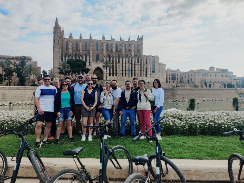 Palma de Mallorca: Guided Bicycle Tour with Tapas & a Drink - Old Town Palma: Narrow Streets, Plaças, and Patios