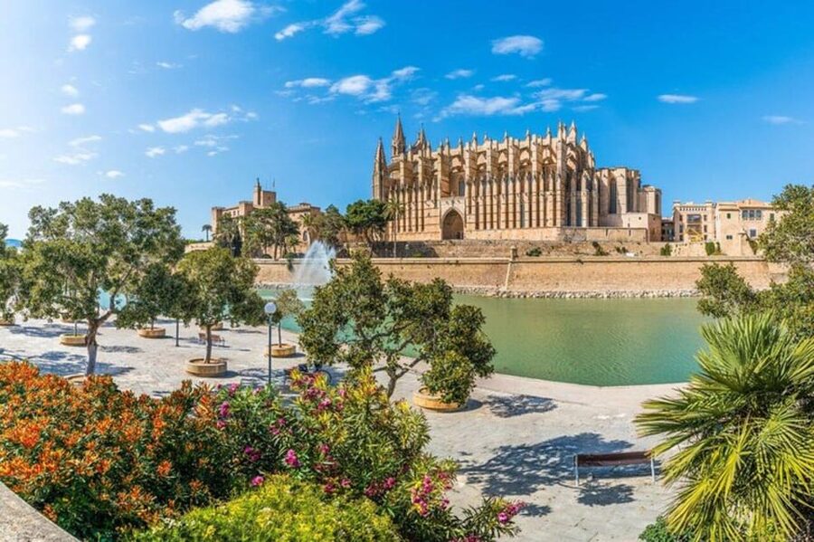 Palma de Mallorca : Must see Walking Tour With A Guide - Who this private Palma de Mallorca tour is for