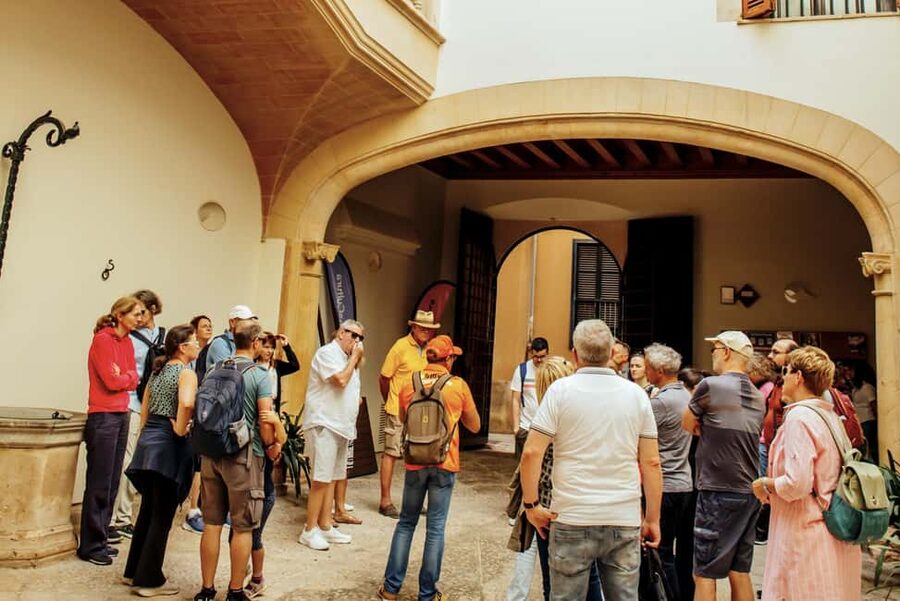 Palma de Mallorca: Old Town and Cathedral Tour - Included skip-the-line entry: saving time the right way
