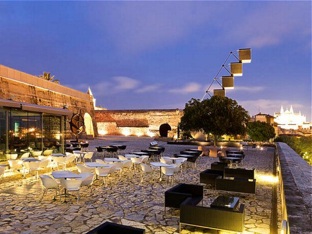 Palma de Mallorca: Old Town Atmospheric Evening Tour - Where You Meet, and Why This Location Helps