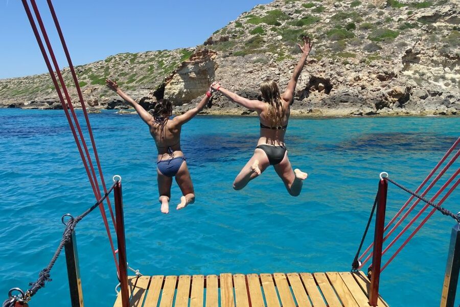 Palma de Mallorca: Palma Bay Boat Tour with Snorkeling - The Cruise Portion: Palma Cathedral and Tramuntana From the Water