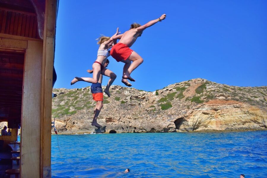 Palma de Mallorca: Palma Bay Boat Tour with Snorkeling - The Swim and Snorkeling Stop: What You’re Actually Paying For