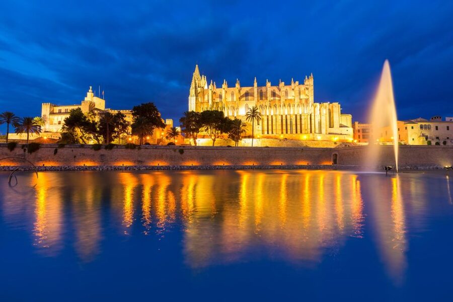 Palma de Mallorca: Self-Guided Audio Tour - Getting started at Plaça dEspanya, the tour’s practical launchpad