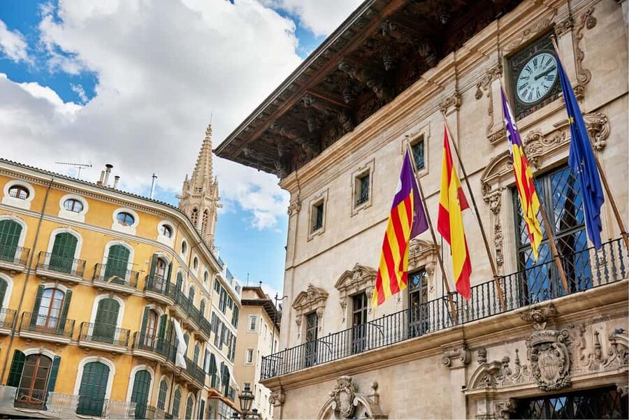 Palma de Mallorca: Small-Group Tour & Fast-Track Cathedral - Finishing near the waterfront, where old and new Palma overlap