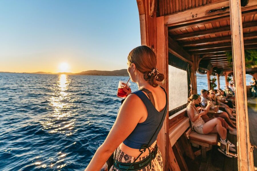 Palma de Mallorca: Sunset Boat Tour - A Party Plus Sunset Cruise Over the Bay of Palma