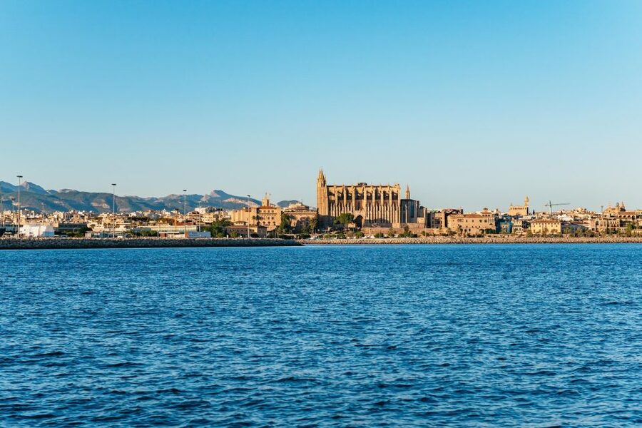 Palma de Mallorca: Sunset Boat Tour - Music, Dancing, and Picking Your Spot on the Boat