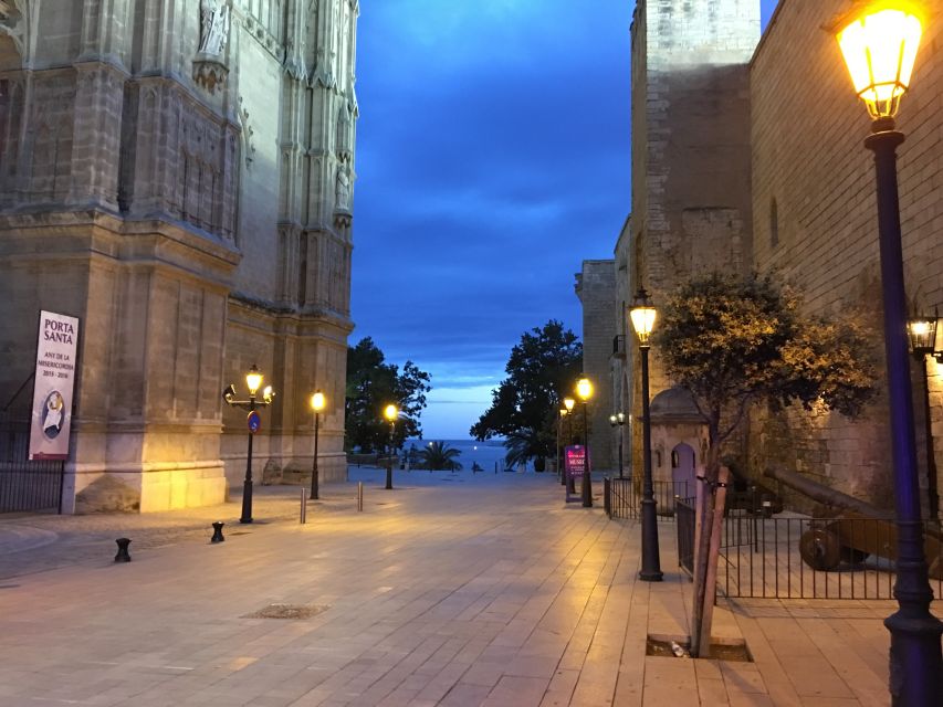 Palma Old Town Sunset Tour and Food Tastings - Why Palma Old Town makes sense as a sunset walk