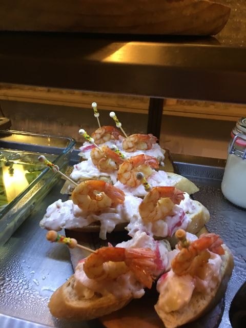 Palma Old Town Sunset Tour and Food Tastings - Plaça de Cort: the feudal court spot, plus the olive tree clue