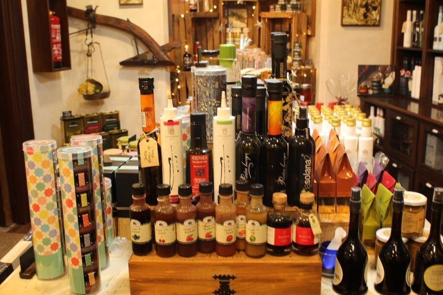 Palma Tour with Wine and Tapas Tasting - Tapas Pairings: Ham, Cheese, and the Good Part of Ordering
