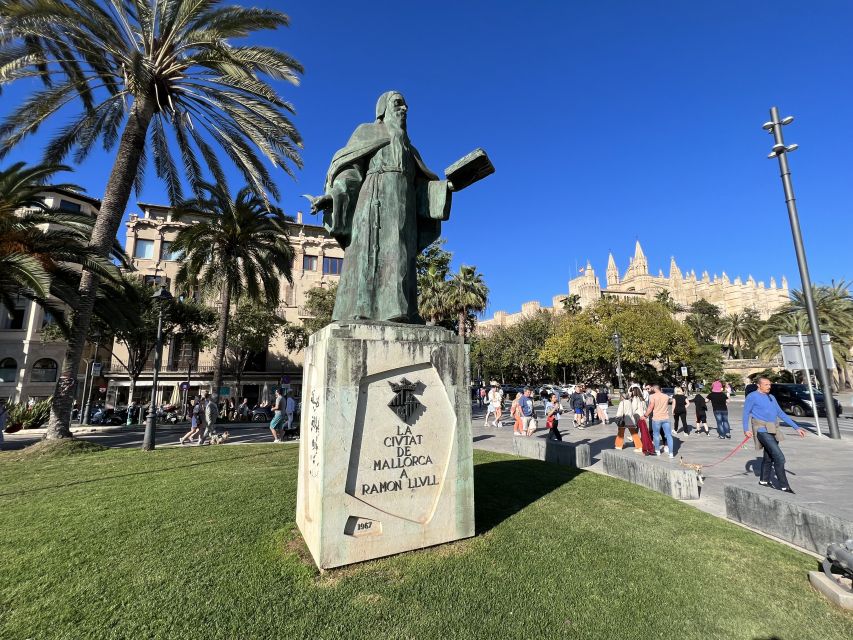 Palmas sightseeing highlights in a private and exclusive way - Gothic buildings and cobbled lanes, how the 120 minutes stay manageable