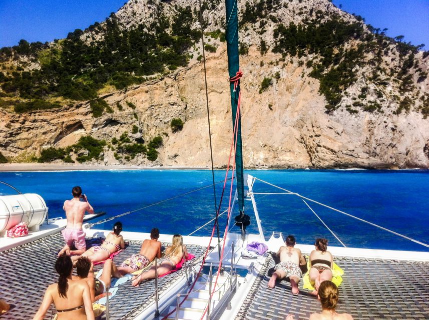 Port d'Alcudia: North Coast Catamaran Cruise with Meal - The 5-hour flow: sailing, anchoring, and when you eat
