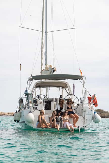 Private and exclusive sailing in the Bay of Palma and surrounding area - Palma Cathedral, Almudaina, Bellver Castle, and the Paseo Marítimo skyline