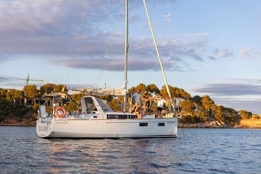 Private and exclusive sailing in the Bay of Palma and surrounding area - Drinks, welcome cava, and the onboard pace that makes it feel private