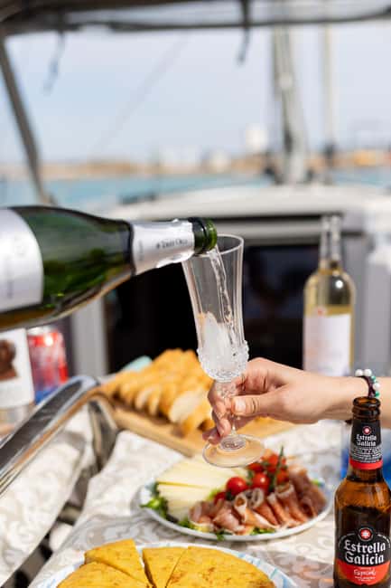 Private and exclusive sailing in the Bay of Palma and surrounding area - From the marina to Palma Bay coves, this is a “slow is the plan” trip