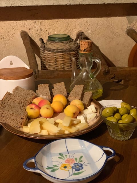 Private tour: Wine and tapas, experience real Mallorca - Stop 1 at Plaça d’Espanya: meet Daniela and set the tone