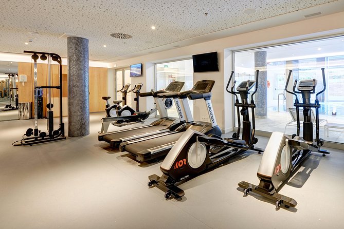 Relaxing back massage & day SPA - Spa circuit basics, indoor pool, jacuzzi, sauna, and steam