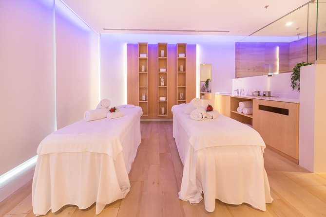 Romantic couple massage + SPA entry and private jacuzzi with cava - Heat and steam: sauna and steam room as your reset button