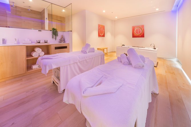 Romantic couple massage + SPA entry and private jacuzzi with cava - Spa entrance basics: what you get before the massage