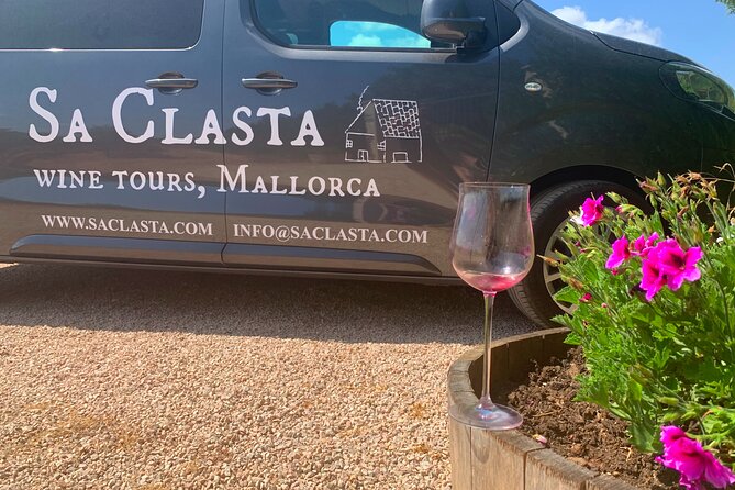Sa Clasta Wine Tours, Mallorca - The lunch break: traditional Mallorcan light food that keeps the mood right