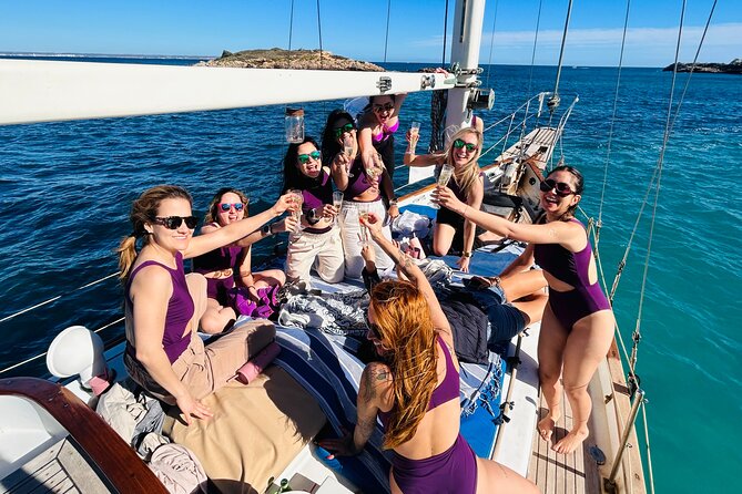 Sailing Flavors, Gastronomy and Relaxation at Sea - Toys, swimming time, and why this is good for mixed groups