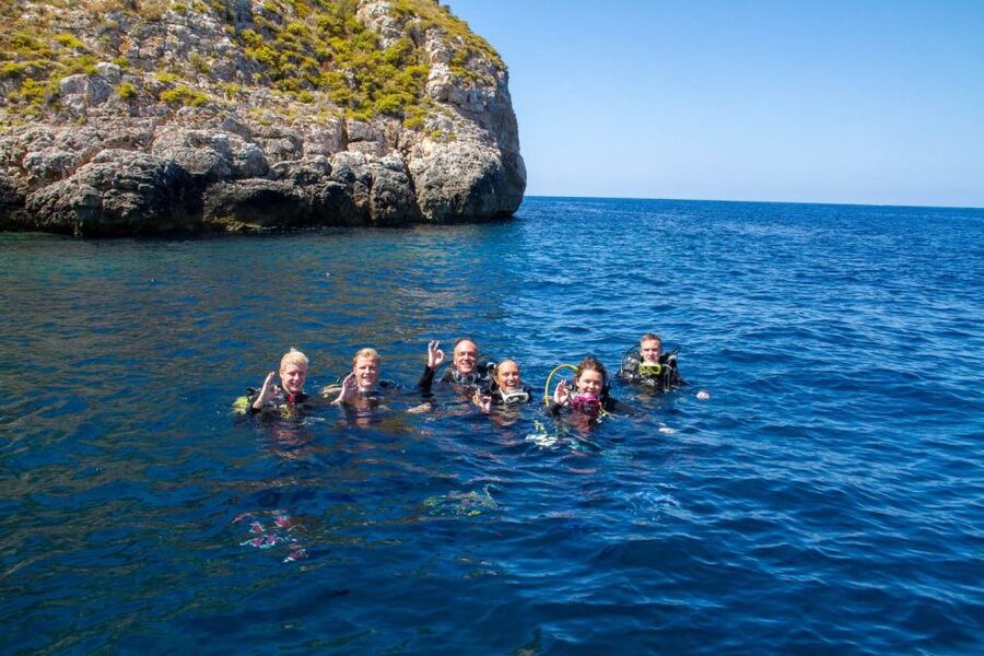 Santa Ponsa: Try Scuba Diving in a Marine Reserve - The underwater session: max 6 meters, calm and guided